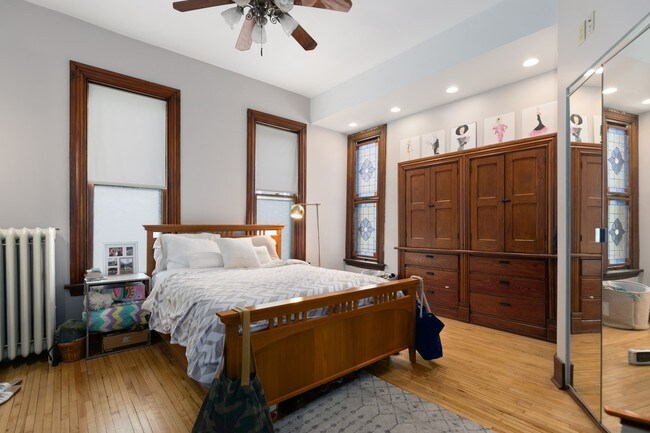 Foto del edificio - 2748 Dupont Ave S
