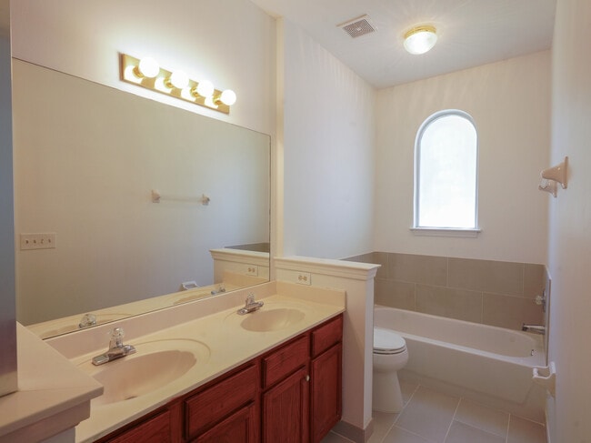 Master Bath - 1229 Misty Isle Dr