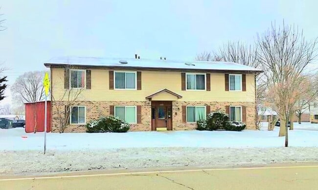 Building Photo - 470 Echo Ln