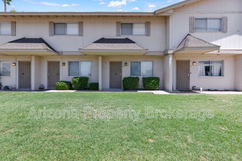 Primary Photo - 3934 E Piccadilly Rd