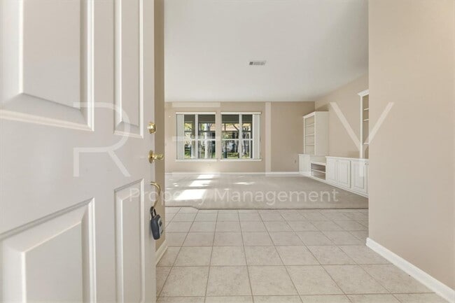 Foto del edificio - 280 Whispering Wind Dr