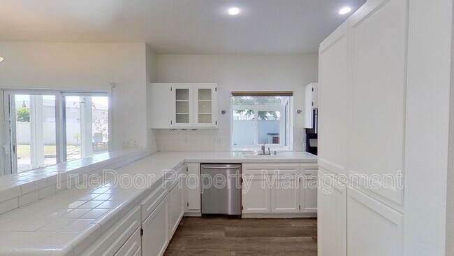 Building Photo - 24481 Lantern Hill Dr