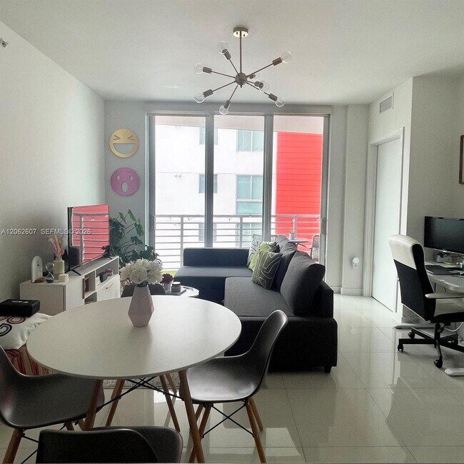 Foto del edificio - 7875 NW 107th Ave