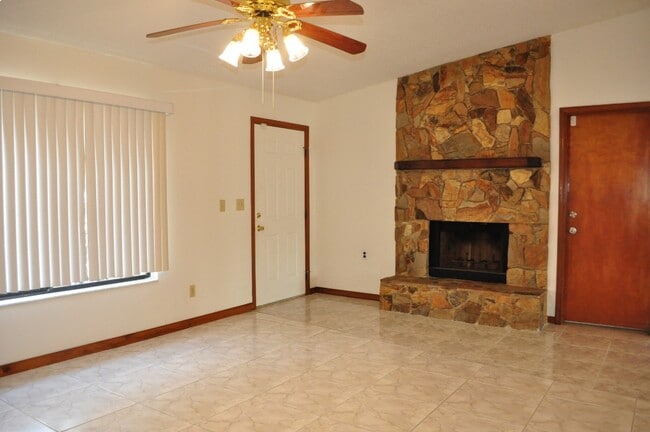 Living Room - 916 Spring St NW