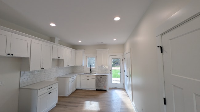 Building Photo - 115 Anile St