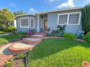 Building Photo - 5185 Karen Cir