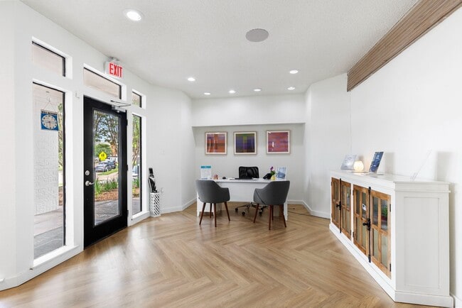 Leasing Center - Mia LXMI Westchase West