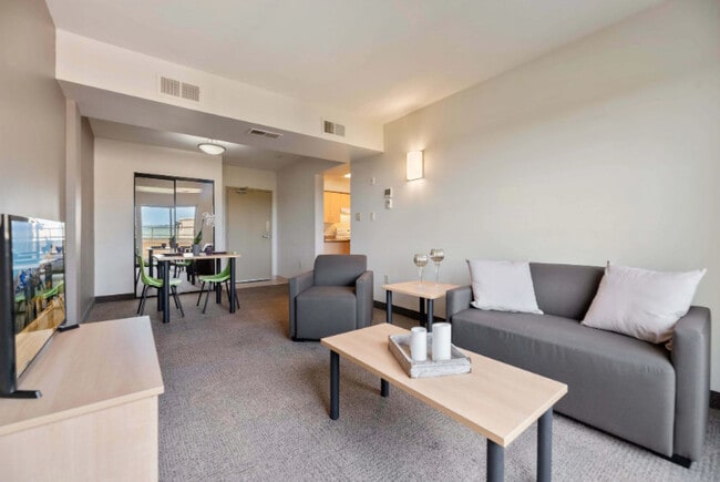 Photo du bâtiment - West Village Suites - Student Living