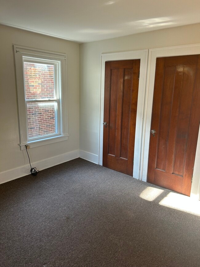 Building Photo - 1129 Brown Ave