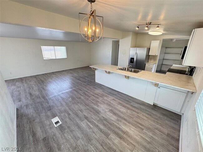 Foto del edificio - 4905 Fuentes Cir