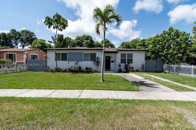 Photo - 840 NE 158th St House