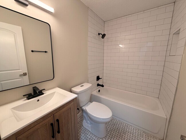 Building Photo - 1700 Main St