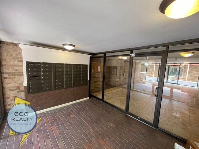 Foto del edificio - 744 W Gordon Terrace