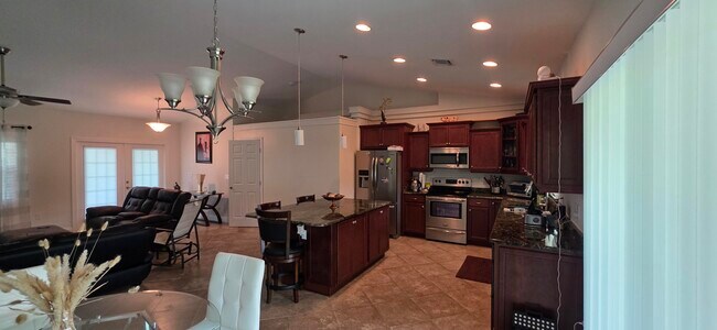 Foto del edificio - 5838 NW Gillespie Ave