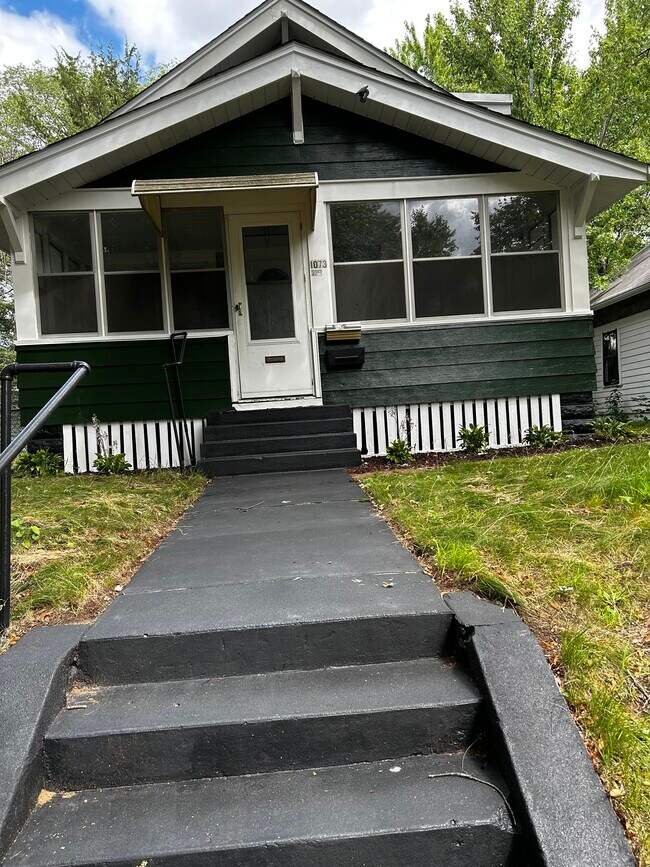 Foto del edificio - 1073 Blair Ave