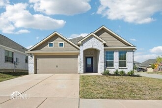 Building Photo - 328 Ridgeland Oak Dr