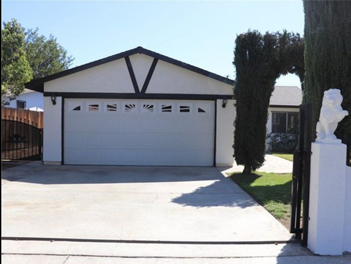 Primary Photo - 1744 Illinois Ave