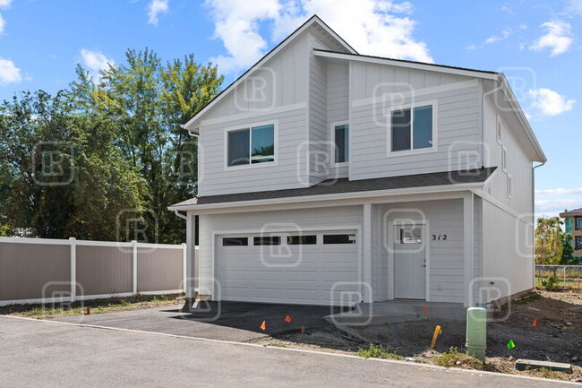 Building Photo - 312 Woodlawn Ln