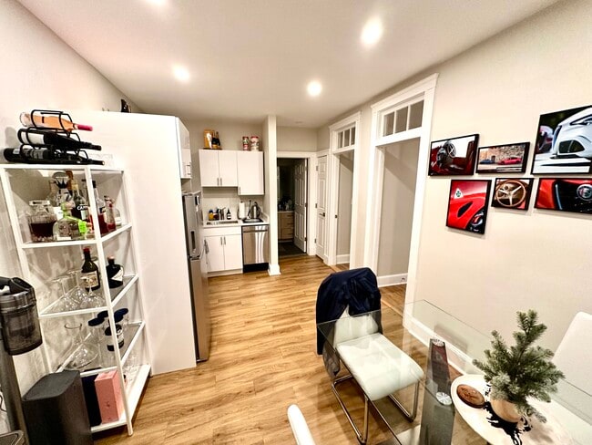 Foto del edificio - 829-833 Beacon Unit 304