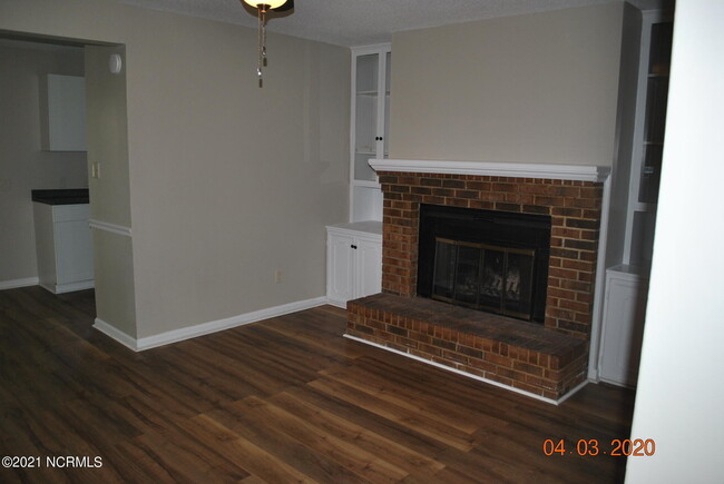 Building Photo - 303 Bracken Pl