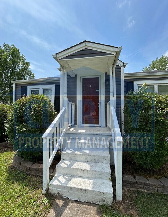 Foto principal - Centrally located 3 bedroom home!