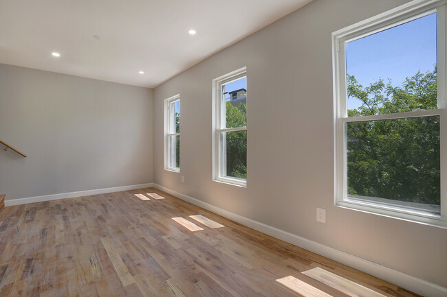Building Photo - 75 Woodbine St