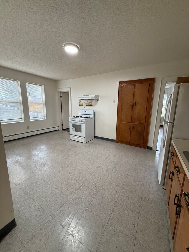 Foto del edificio - 579 Burritt St