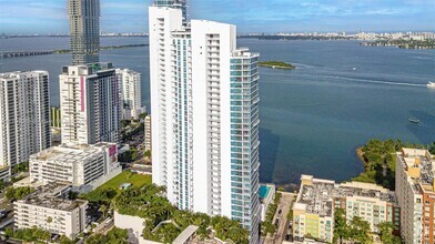 Building Photo - 2020 N Bayshore Dr