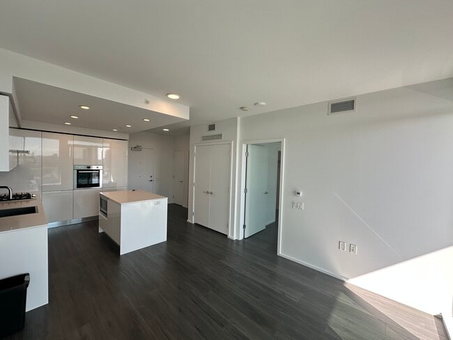 Building Photo - 3888 Evergreen Pl