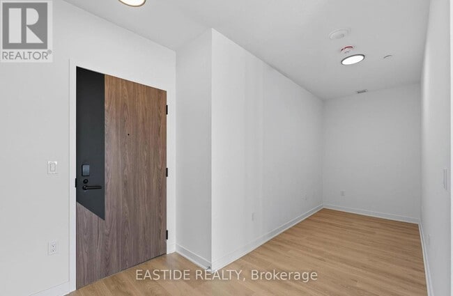 Building Photo - 1037 The Queensway