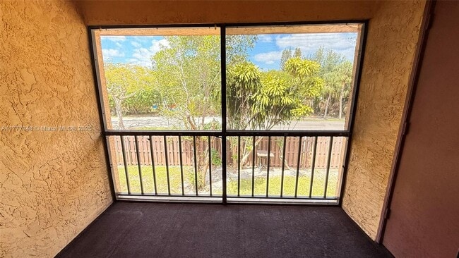 Foto del edificio - 5987 Forest Hill Blvd
