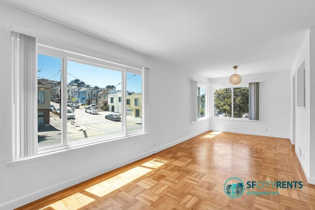 Building Photo - Silver Terrace: Updated Single Family Home...