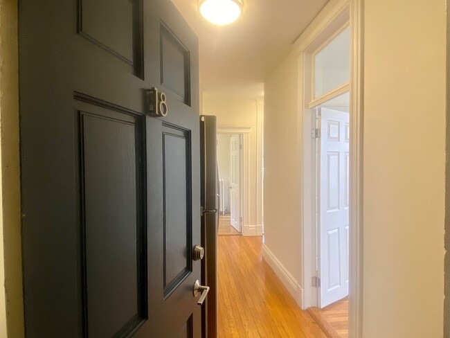 Building Photo - Huge 2 bed in Brighton