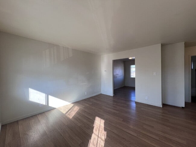 Building Photo - 3720 Astoria St