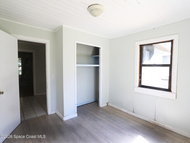 Foto del edificio - 317 Pineda St