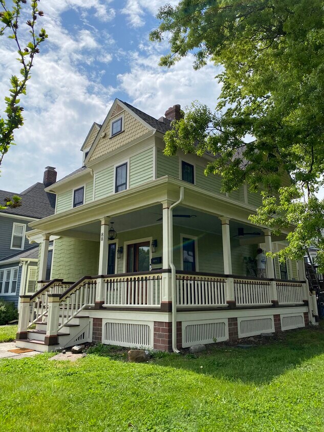 Primary Photo - 88 Grove St
