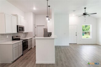 Building Photo - 921 Ashwood Dr