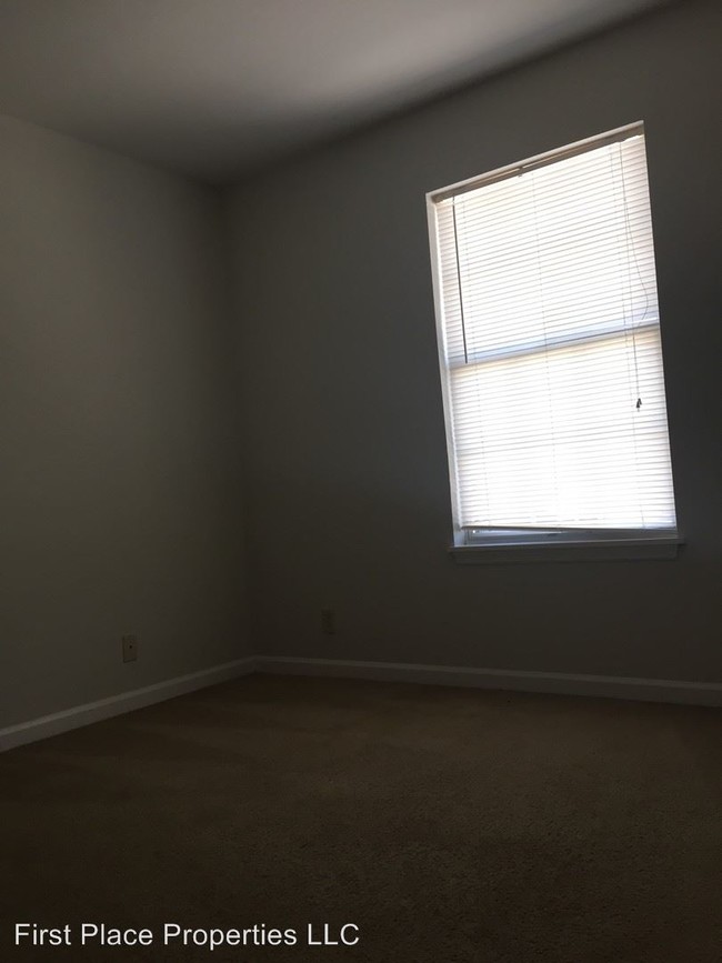 Building Photo - 4 br, 2 bath Room For Rent - 415 Oldham
