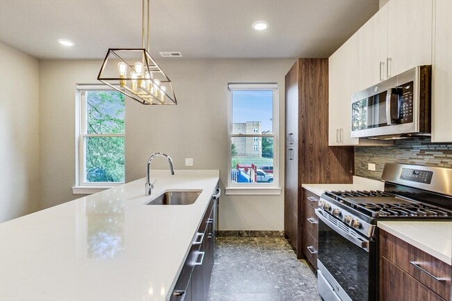 Building Photo - 6204 S Kimbark Ave