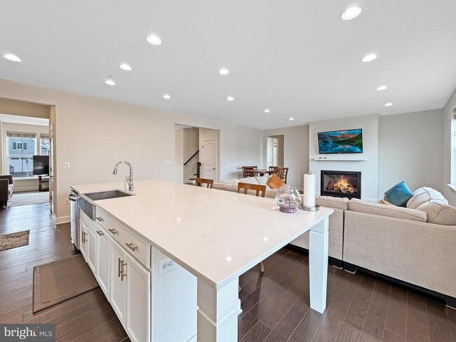 Foto del edificio - 221 Red Oak Ridge Pl