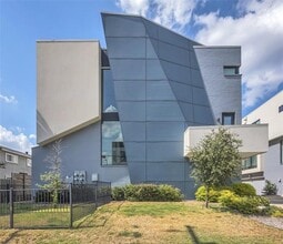 Building Photo - 4703 Munger Ave