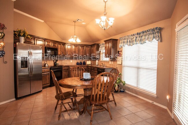 Foto del edificio - 17021 Hardwood Pl