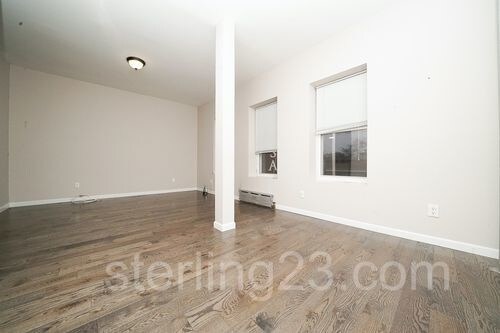 Building Photo - 3044 Steinway St