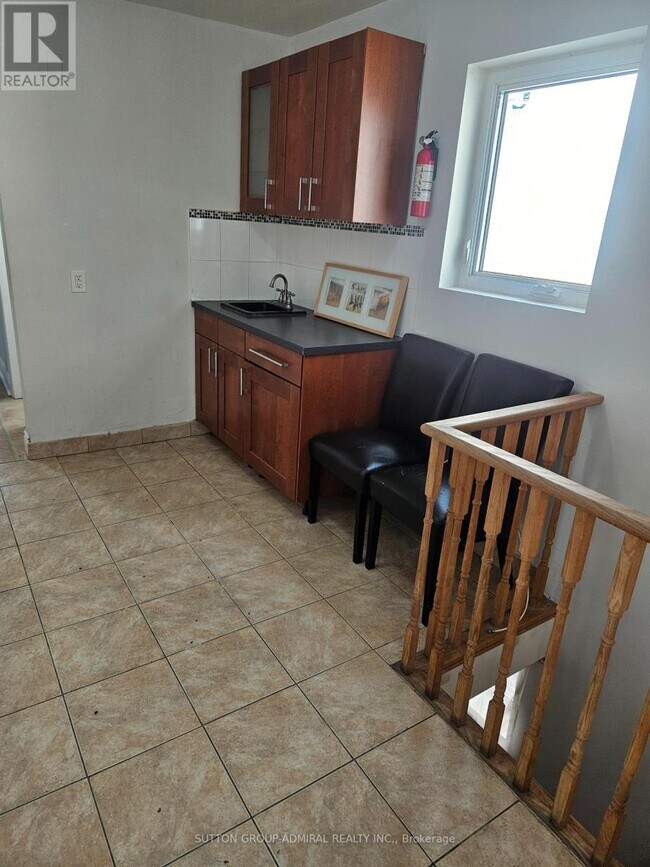 Photo du bâtiment - 32 Belgravia Ave