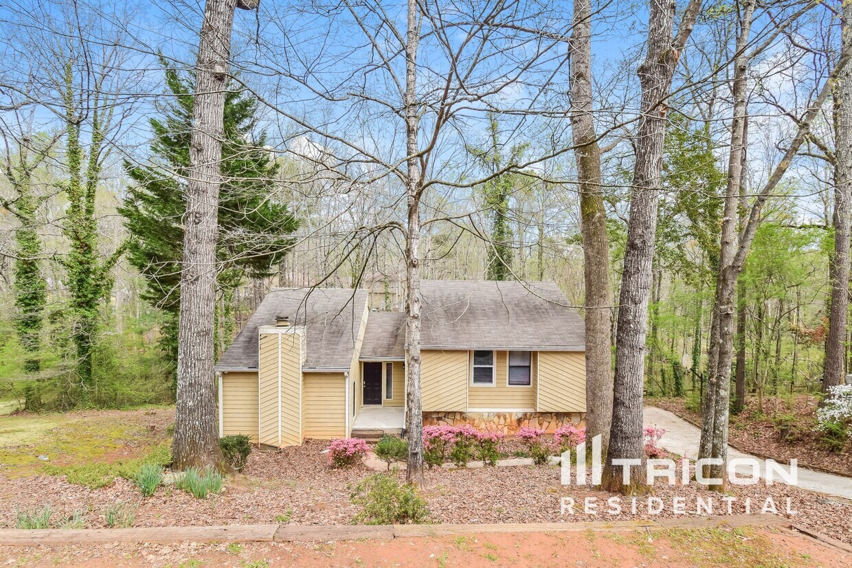 Primary Photo - 6634 Windwood Court Douglasville GA