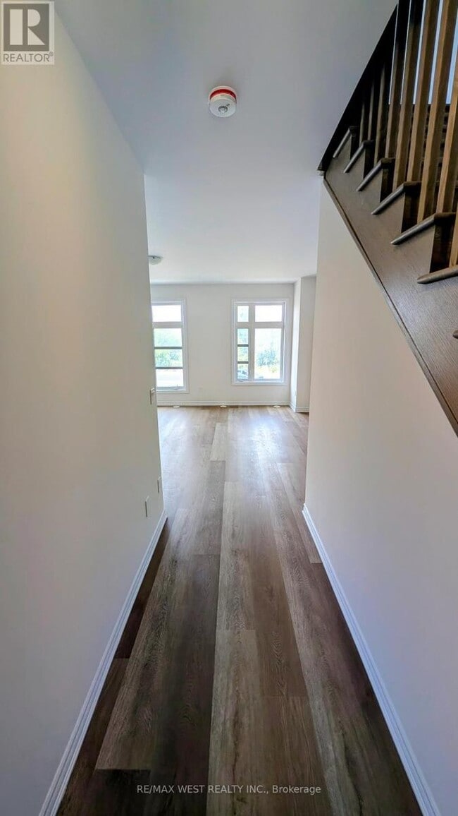 Building Photo - 91 Inverary Cres