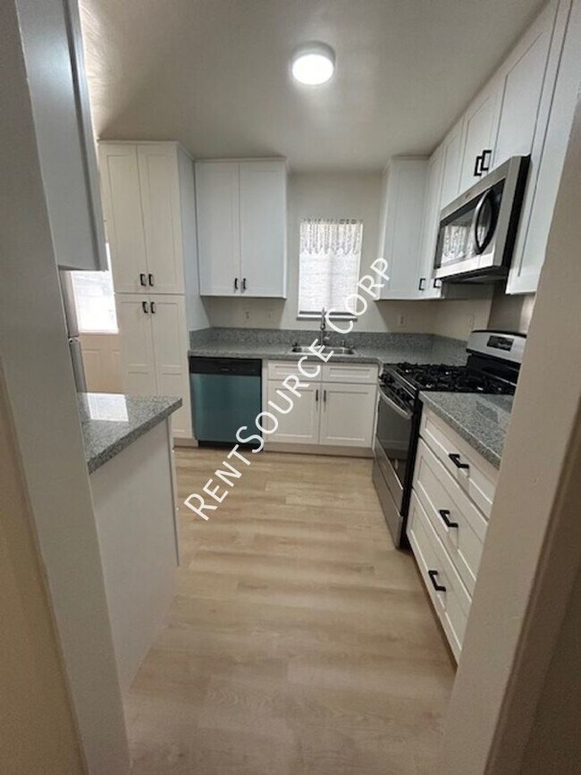 Building Photo - 2 Bedroom, 1 Bathroom Single Story home fo...