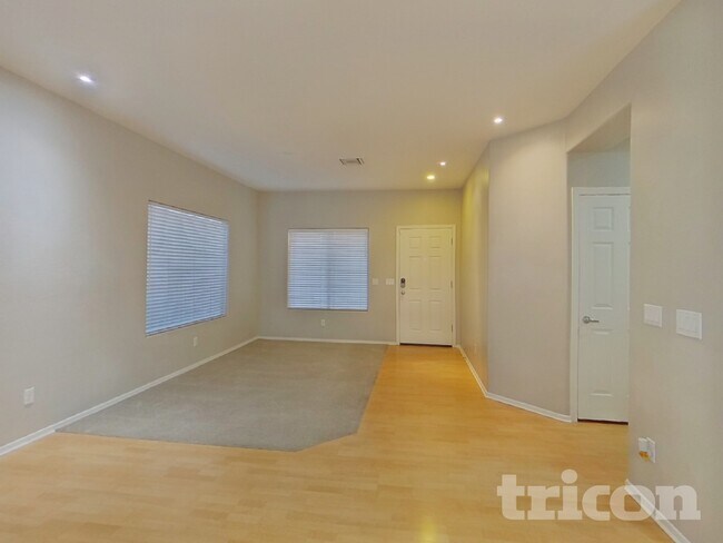 Building Photo - 6524 W Range Mule Dr