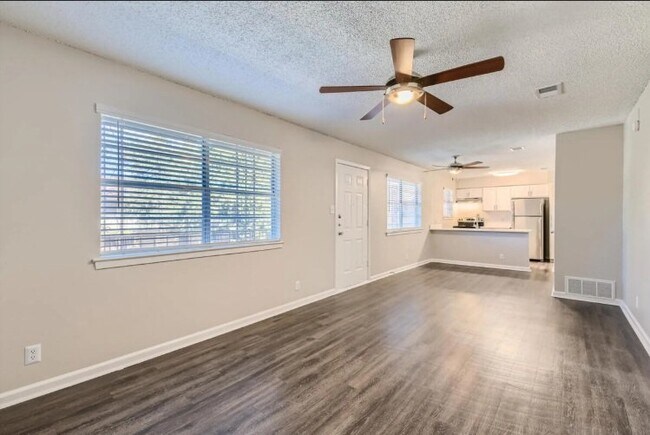 Foto del edificio - 8605 Shoal Creek Blvd