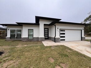 Building Photo - 506 E Bryson Ave